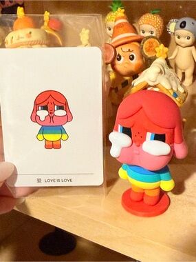 Crybaby figurine POP MART love is love